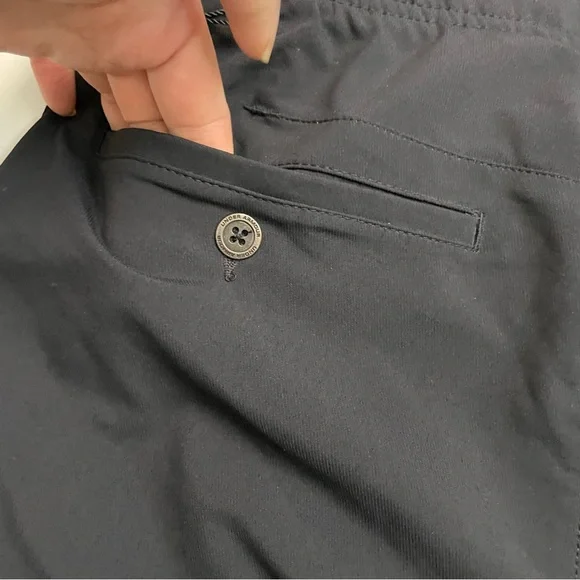 Under Armour Pants Straight Leg Pockets Grip Waistband Quick Dry Black 30/30